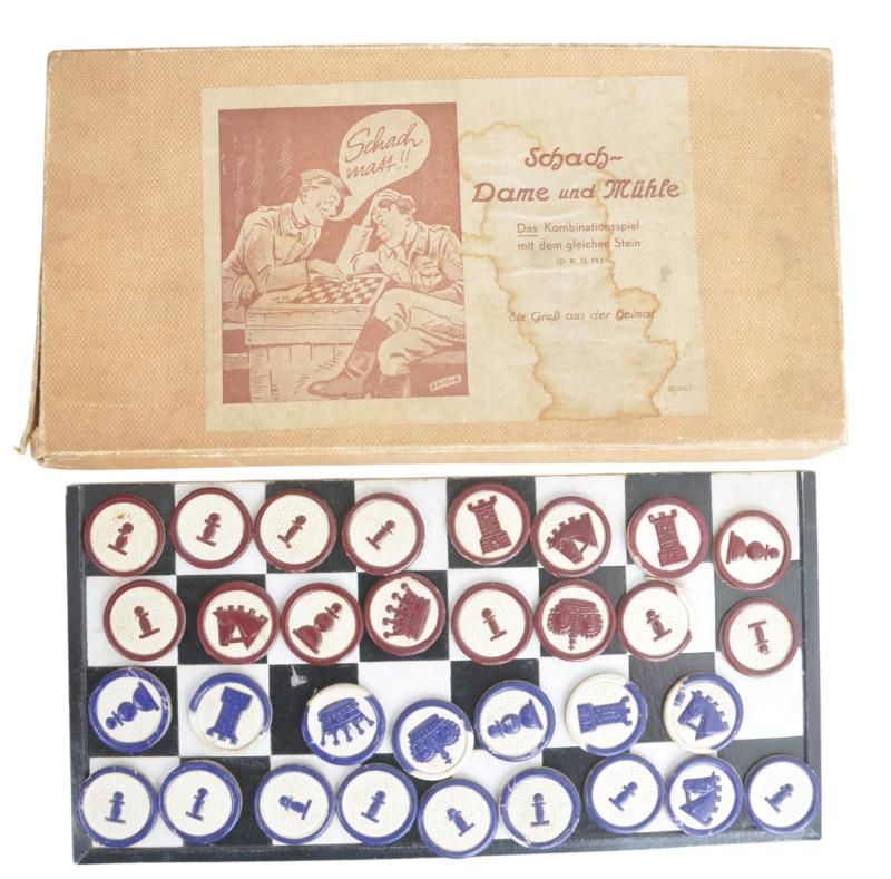 WW2 German Soldiers Chess Game Schacke-Dame Und Muelle