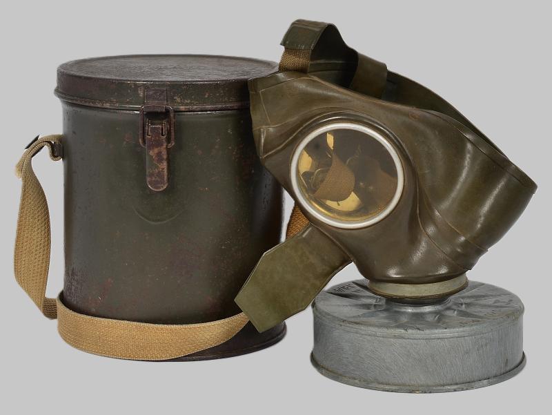 WW2 German Luftschutz Gas Mask 1938