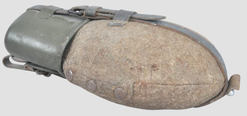 WW2 German Waterbottle With Olive Green Cup 1942