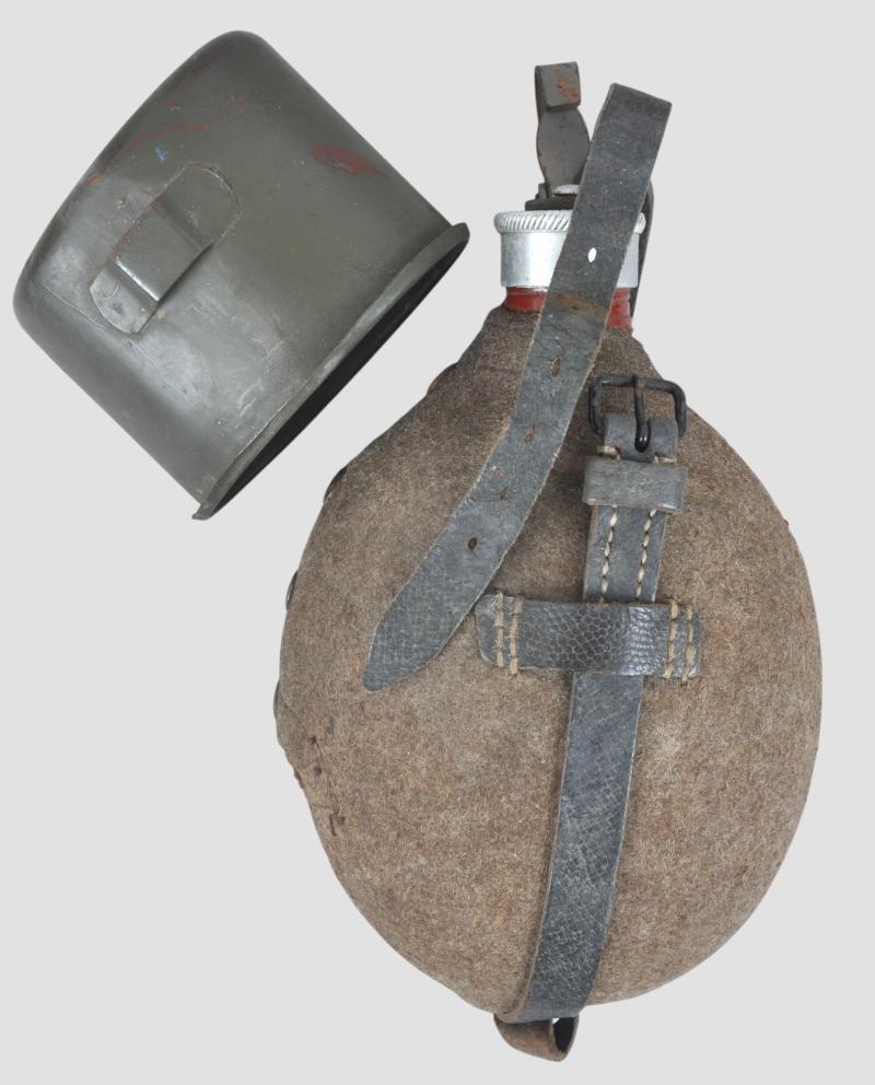 WW2 German Waterbottle With Olive Green Cup 1942