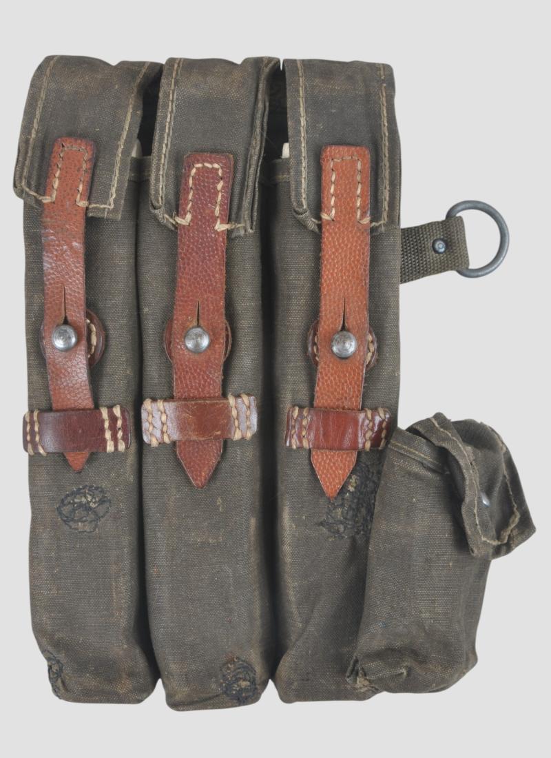WW2 German MP40 Magazine Pouch 1942