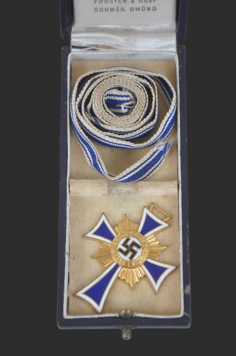 WW2 German Mothers Cross In Gold With Case